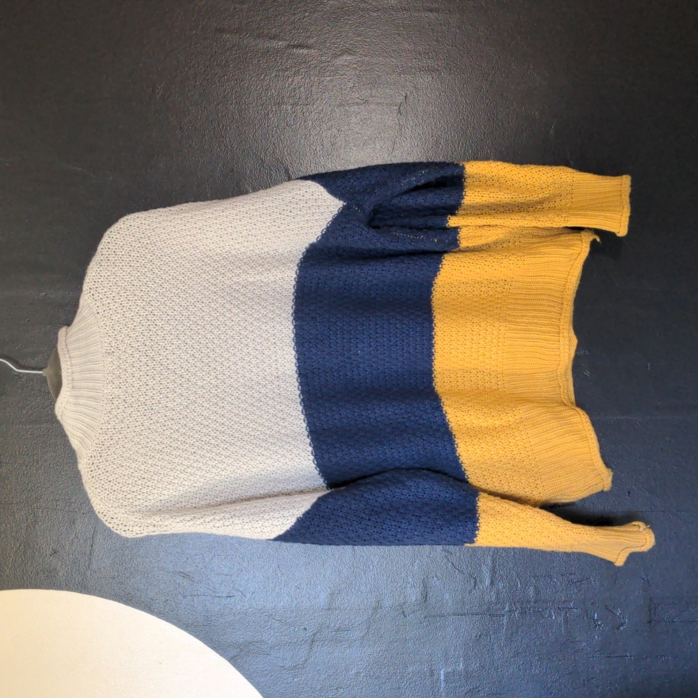 TeCrew Sweater - Picture 2 of 6